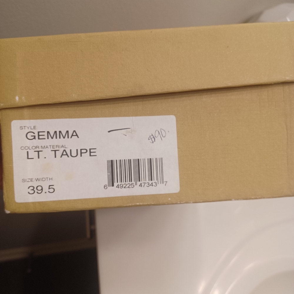 Womes Leather shootie bootie